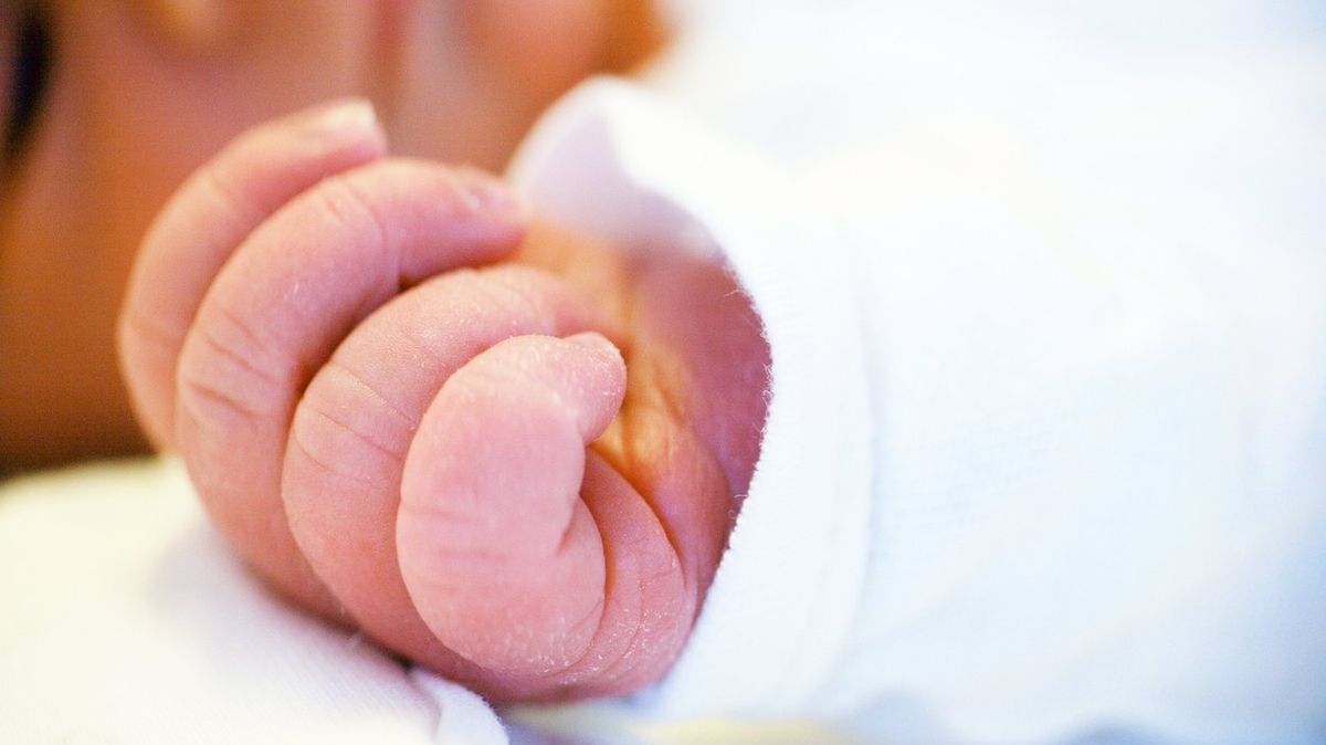 Minutu po půlnoci se v Česku narodily čtyři děti